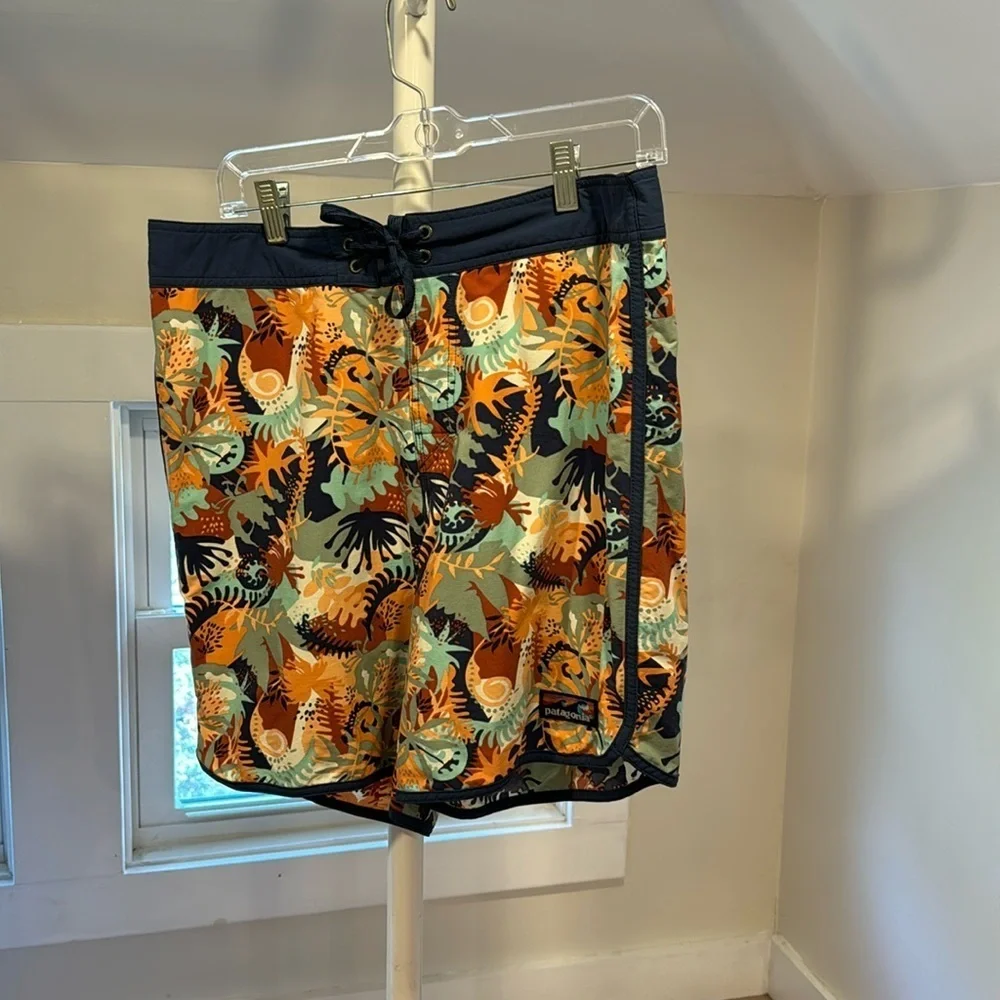 Patagonia Scallop Hem Stretch Wavefarer Boardshort, Size 33